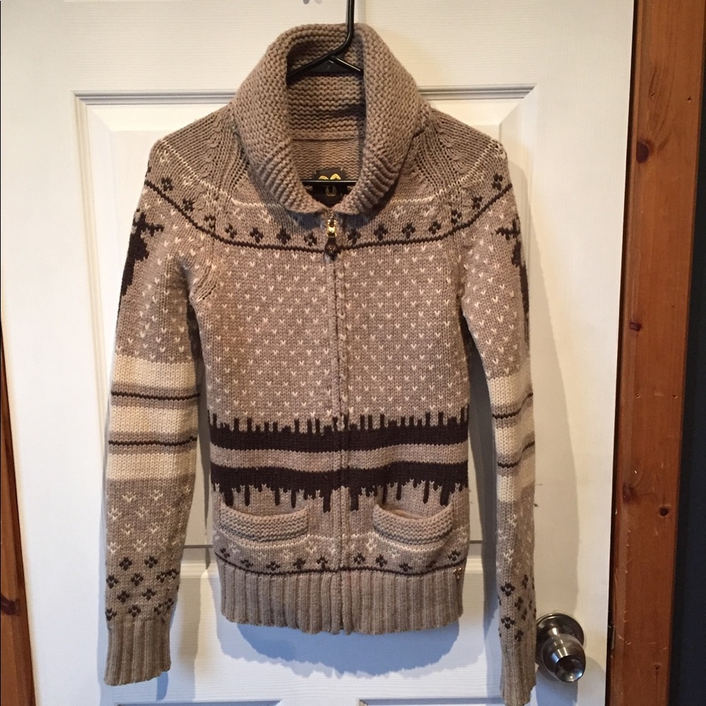Aritzia TNA Sweater